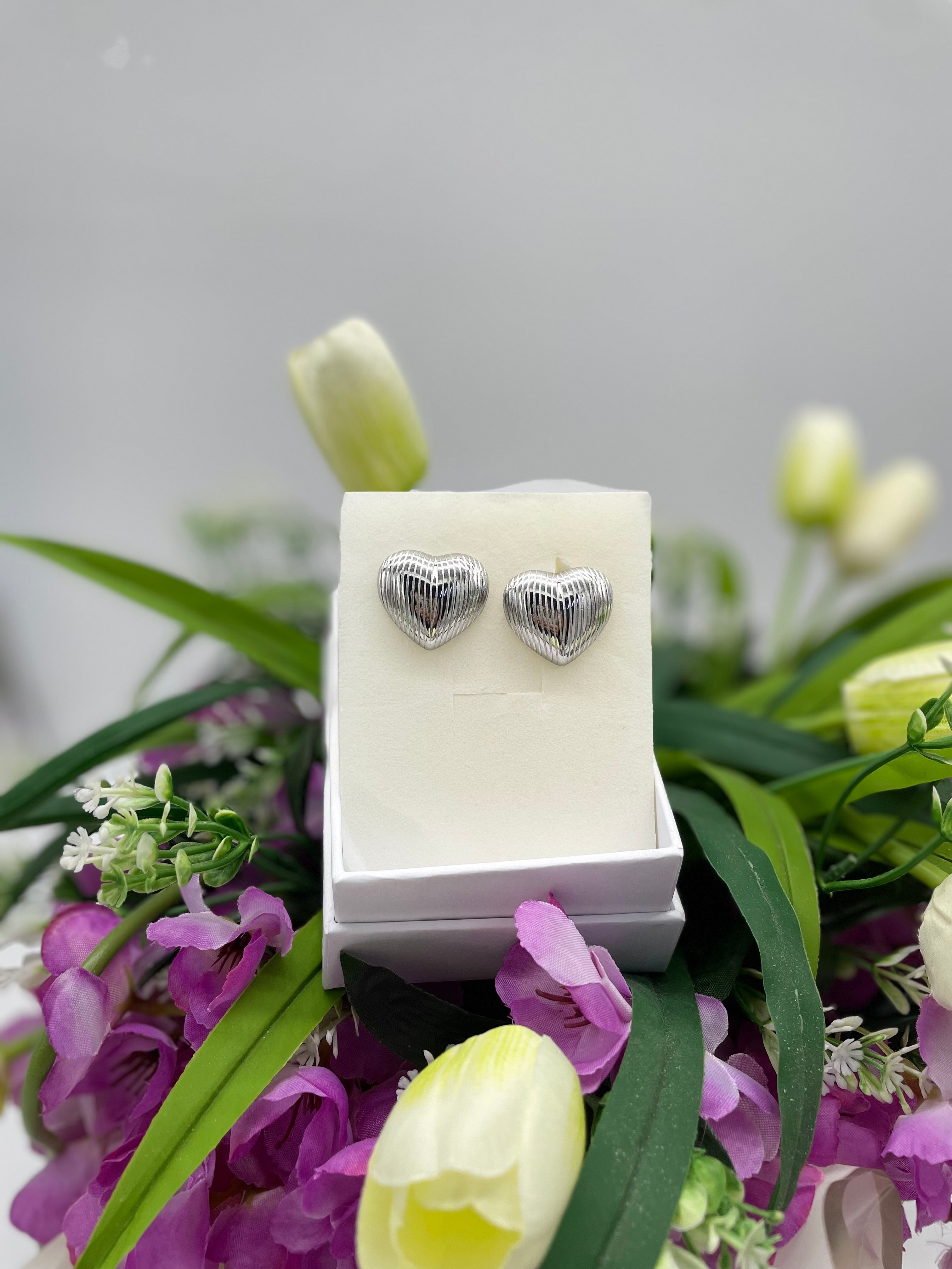 Orecchini cuore rigato argento