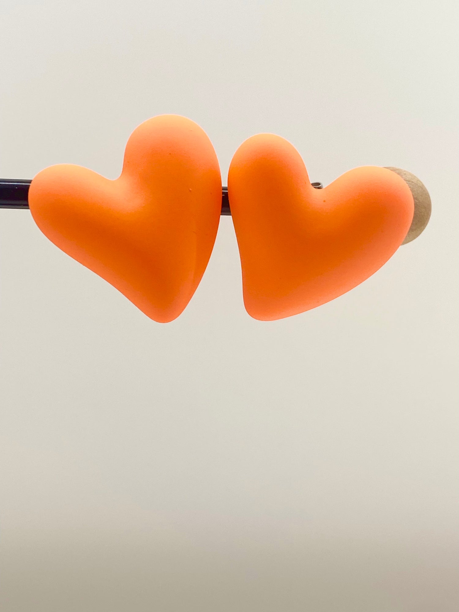Orecchini cuore colorato