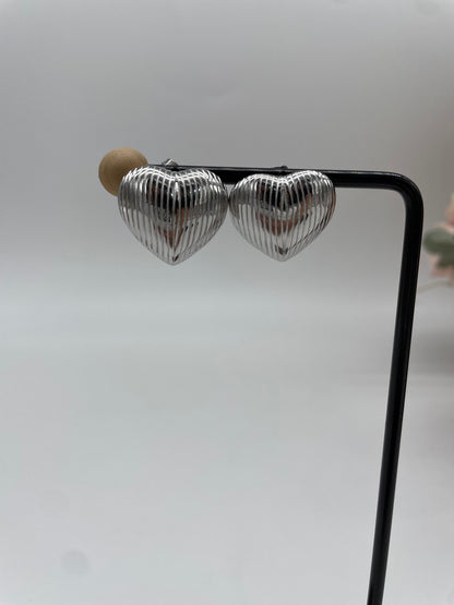 Orecchini cuore rigato argento