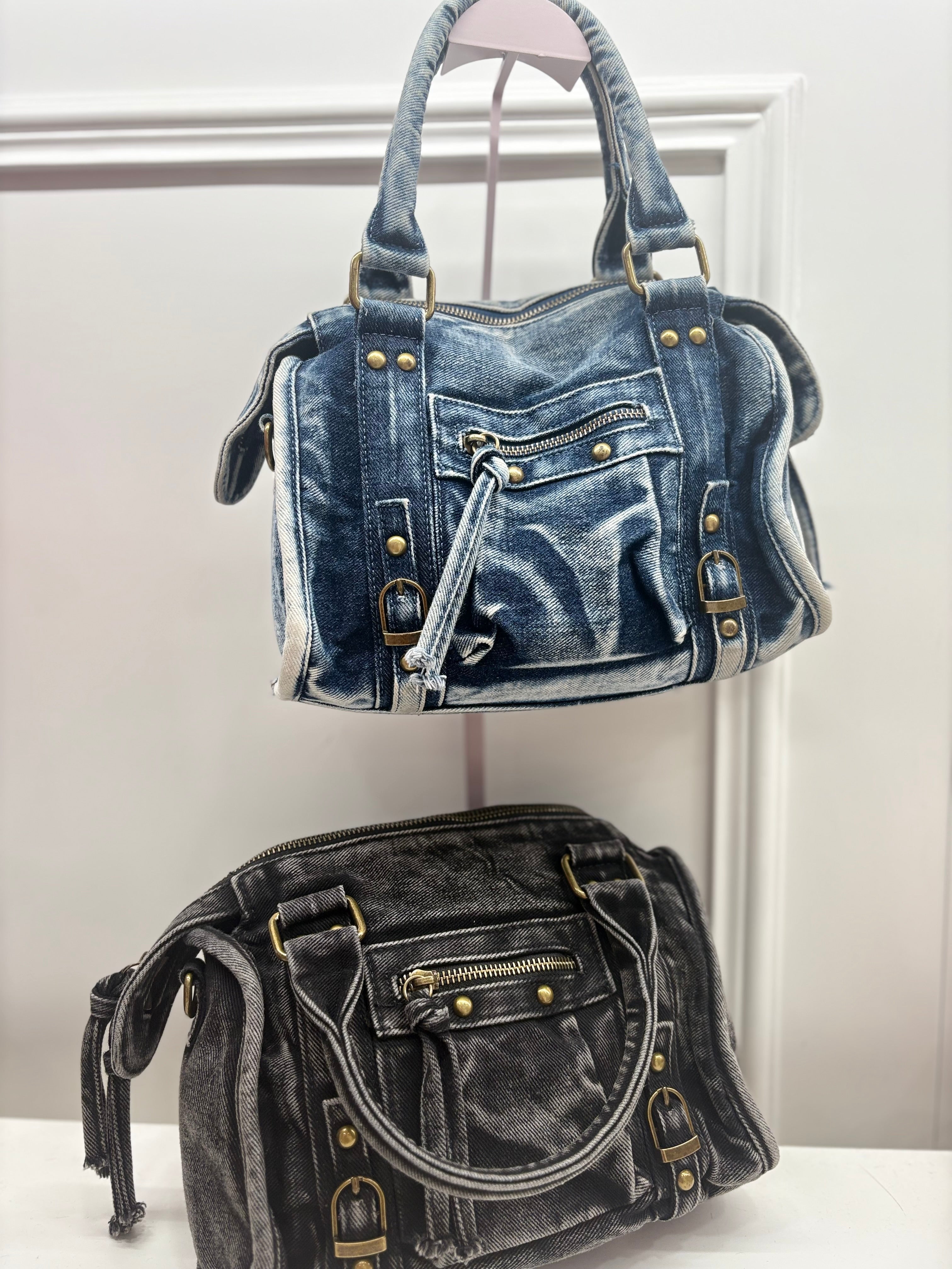 Giulia jeans media