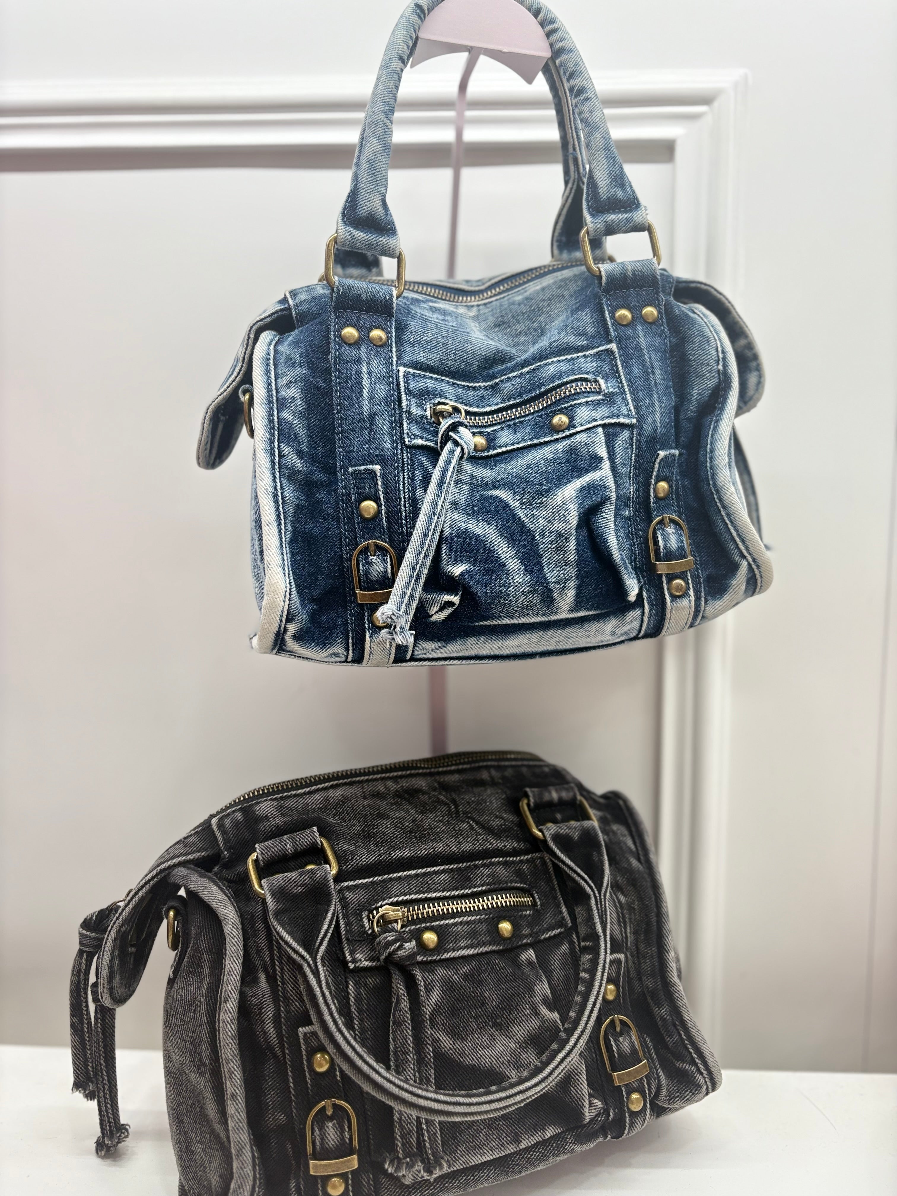 Giulia jeans media